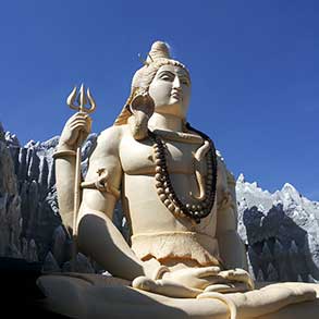 The Kempfort Shiva Temple has a 65 feet tall statue of Lord Shiva